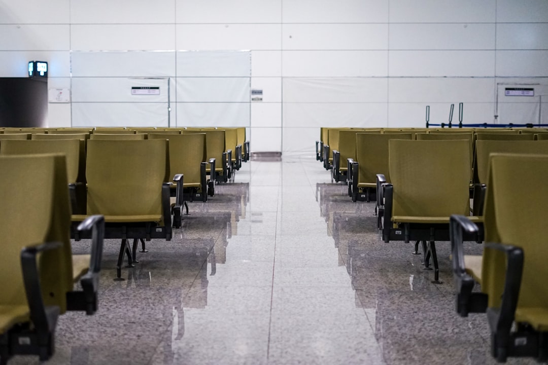 Im Flughafen schlafen: Die besten Tricks und Orte