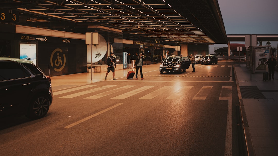 Flughafentransfer: Taxi, Bus oder Bahn, was lohnt sich wirklich?