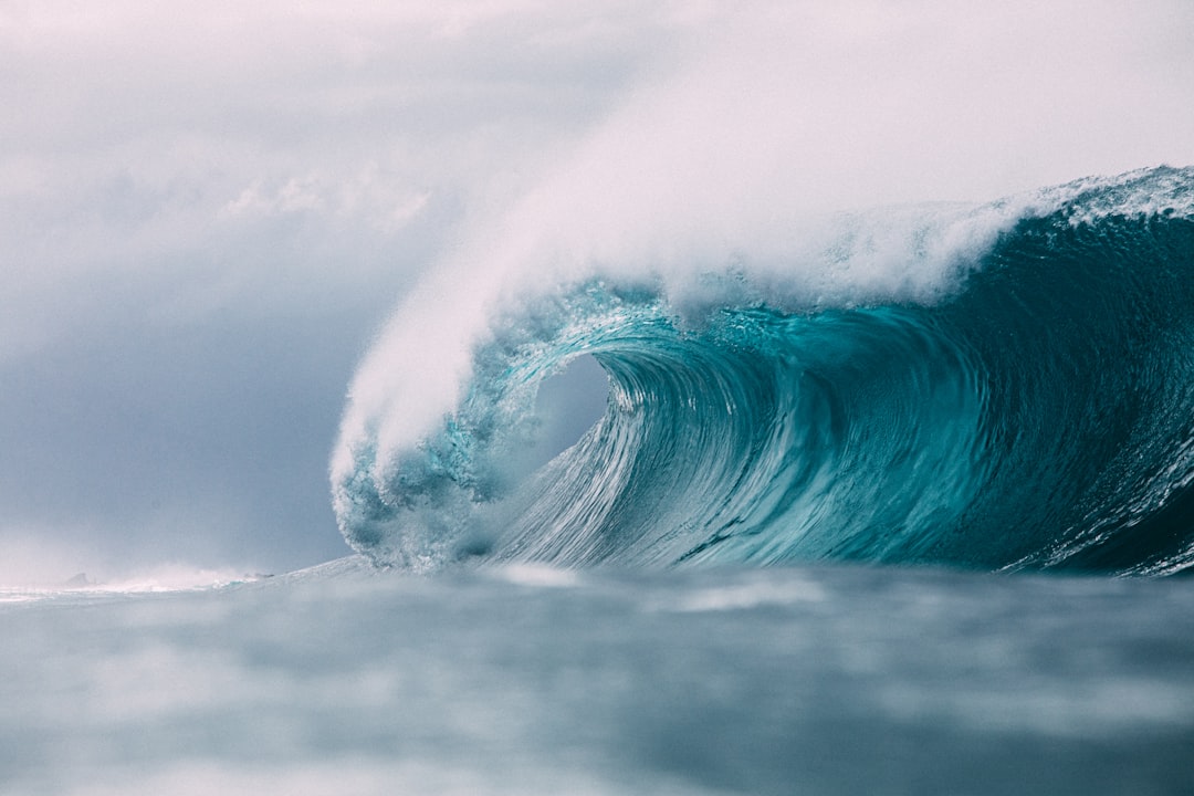 Beste Surfspots weltweit: Wellen für jedes Level und jede Saison