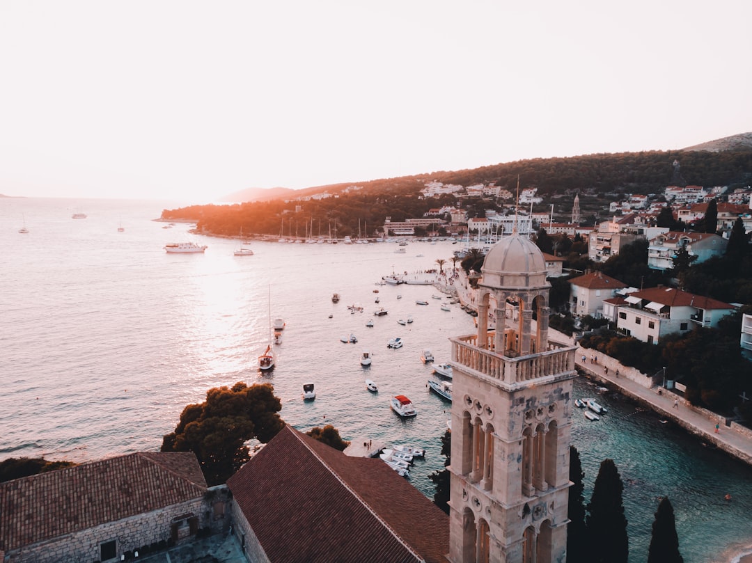 Beste Reisezeit Kroatien: Küste, Inseln und Inlandsrouten
