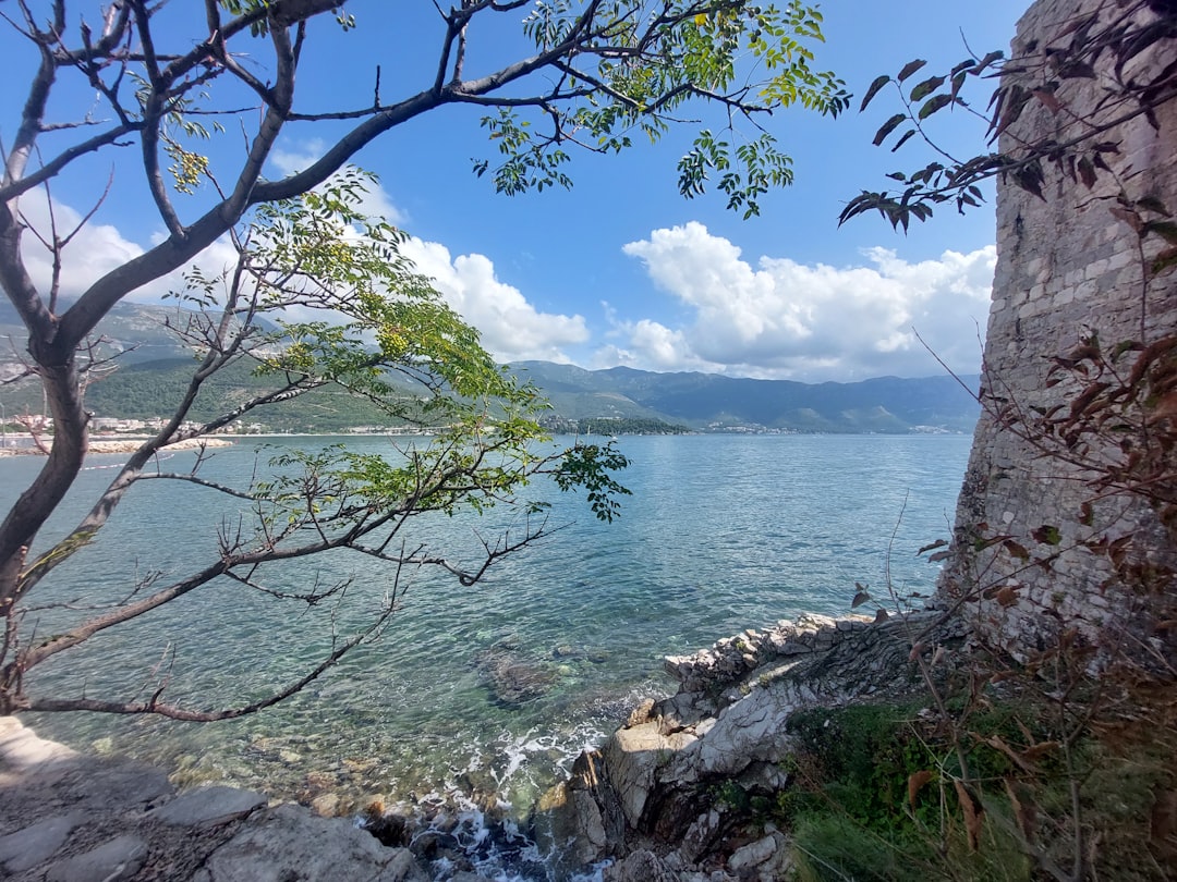 Beste Hotels in Budva: Wo übernachten in welchem Stadtteil 2026