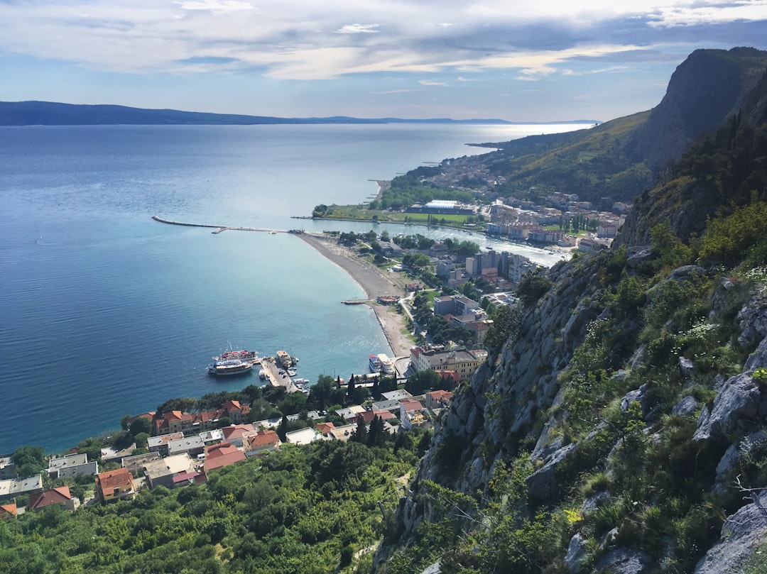 Kroatien vs. Griechenland: Welche Küste passt besser zu dir?