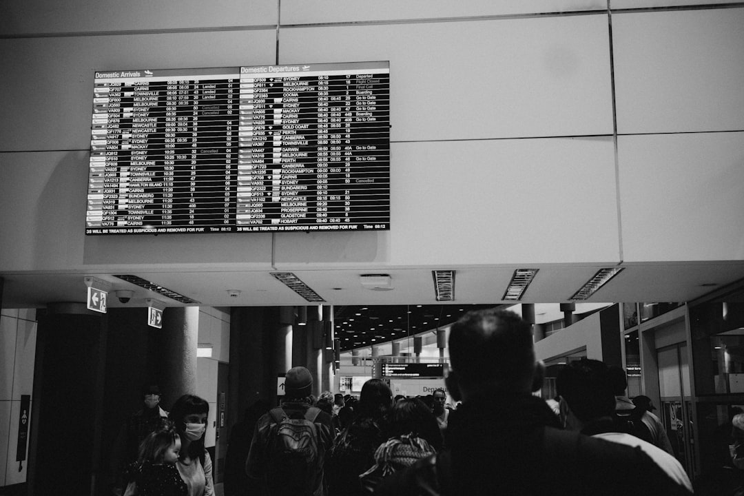 Flugentschädigung: Welcher Dienst holt dein Geld? AirHelp vs Compensair vs selbst