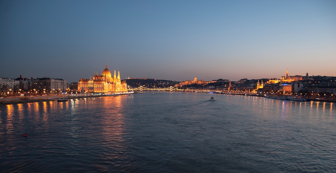 Ungarn Reiseguide: Budapest, Balaton und die Thermalkultur
