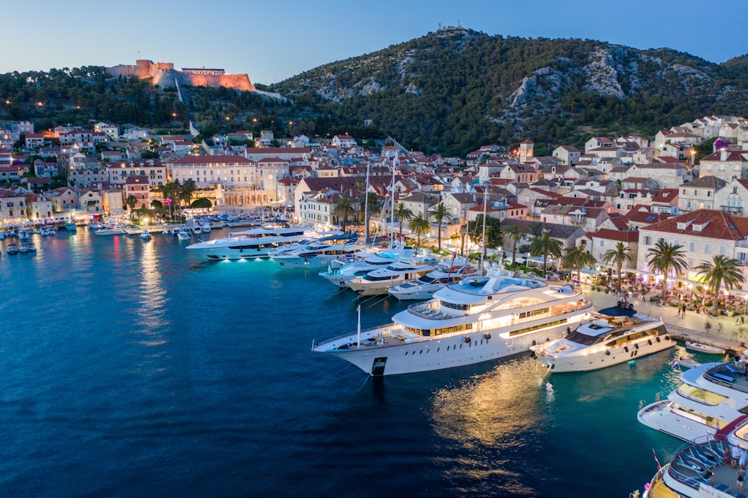 Beste Hotels in Hvar: Wo übernachten in welchem Stadtteil 2026