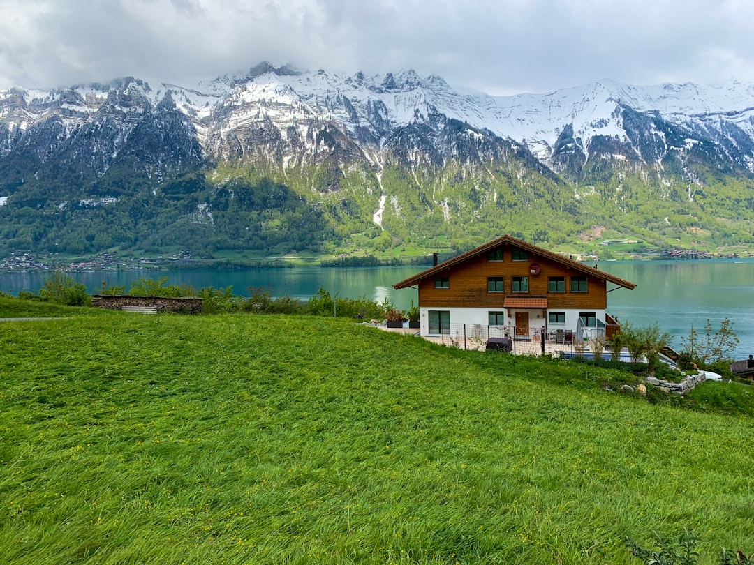 Beste Hotels in Interlaken: Wo übernachten in welchem Stadtteil 2026