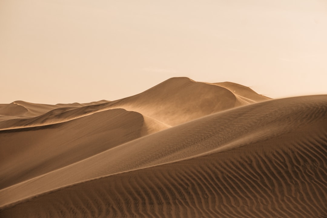 Oman Reiseguide: Wüste, Fjorde und die Seele des Nahen Ostens