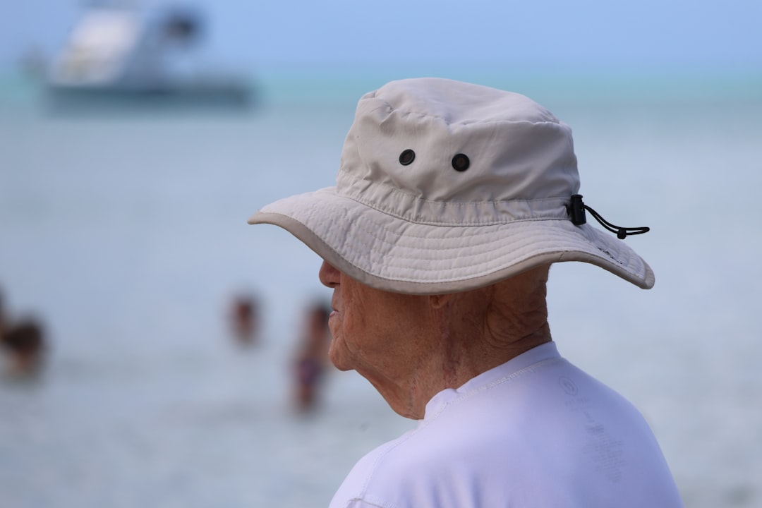 Beste packbare Sonnenhüte 2026: UV-Schutz für Strand und Reise