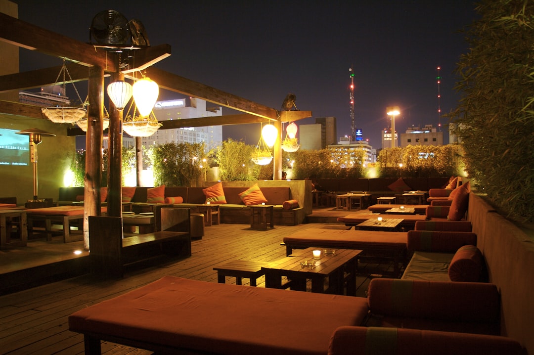 Die besten Rooftop Bars der Welt: Aussichten, die den Cocktail übertrumpfen