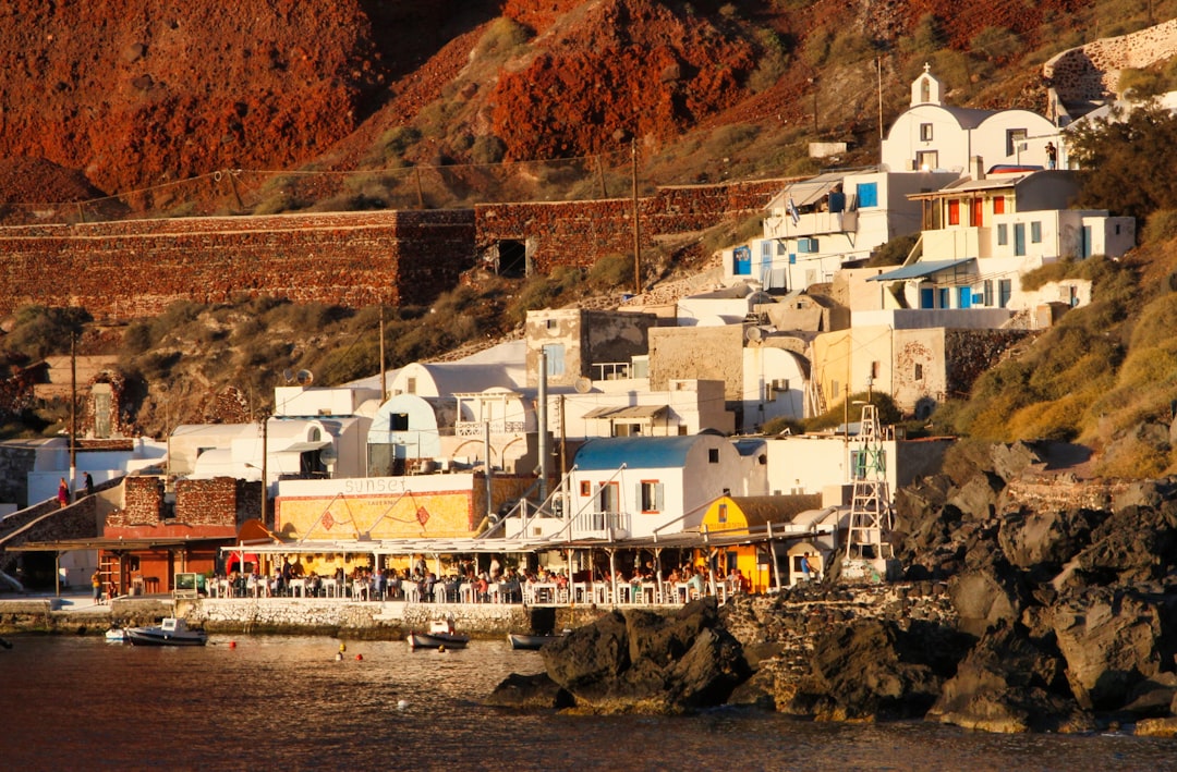 Beste Hotels auf Santorini: Wo übernachten in welchem Dorf 2026