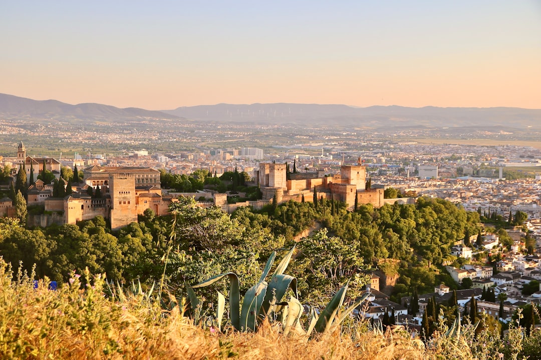 Sevilla vs. Granada: Welche andalusische Stadt passt zu dir?